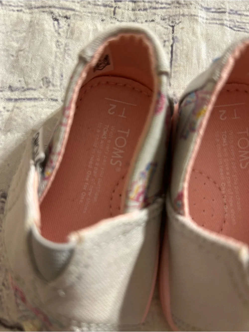 TOMS ALPARGATA SLIPON BABY LIGHT GREY BUTTERFLIES PINK BOTTOMS SIZE T2